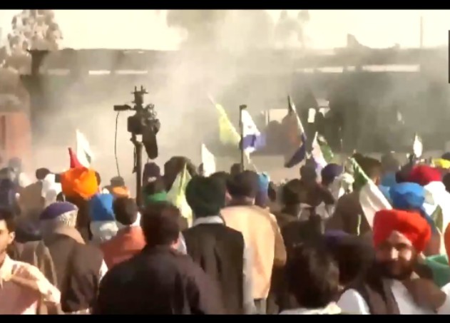 Farmers march to Delhi: Security forces fired tear gas shells, 7 injured, 2 in critical condition